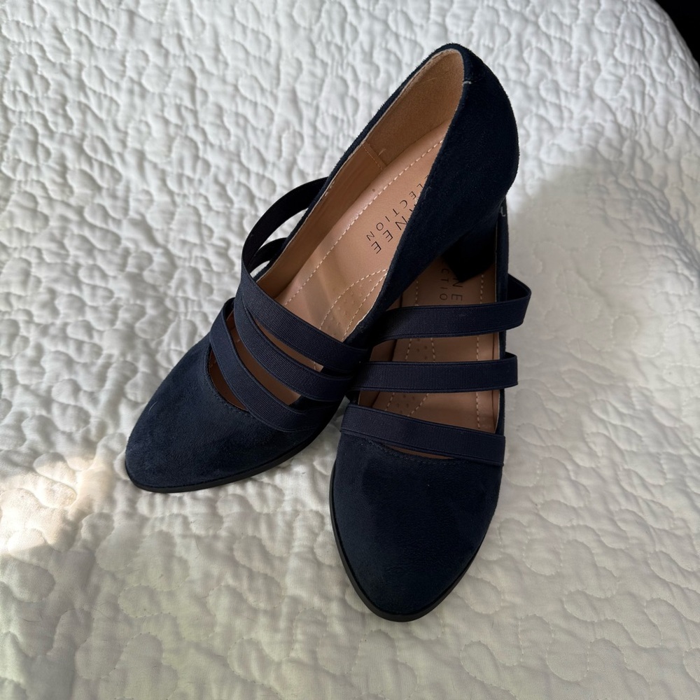 Journee Collection Loren Heals Elegant Navy Women's Shoes Size 8 - Picture 2 of 10